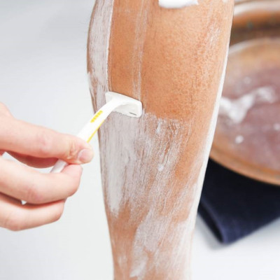 Set 03 chiếc dao cạo mặt Kai Pretty, lưỡi bằng thép không gỉ tráng mạ phủ 2 lớp titanium sắc bén và bền bỉ - nội địa Nhật Bản