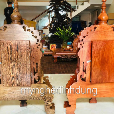 Đồng hồ quả lắc tân cổ điển để bàn cao 70x45x15cm + kệ chân đế  15x52x29cm bằng gỗ hương đá 