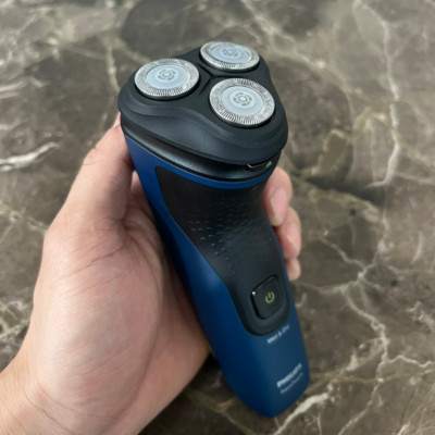 Máy cạo râu khô và ướt Philips AquaTouch S1121 Serial 1000 với lưỡi cạo ComfortCut tự mài - HÀNG NHẬP KHẨU