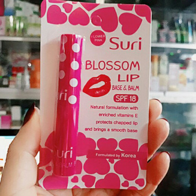 Son dưỡng ẩm bảo vệ môi chiết xuất trái bơ mỡ Suri Blossom Lip Hàn Quốc 1.8g RD01. Đỏ tặng kèm móc khoá