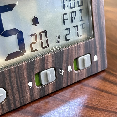 Đồng hồ Rhythm LCT108NR06 – KT 13.1 x 6.6 x 3.6cm, 150g. Vỏ nhựa. Dùng Pin.