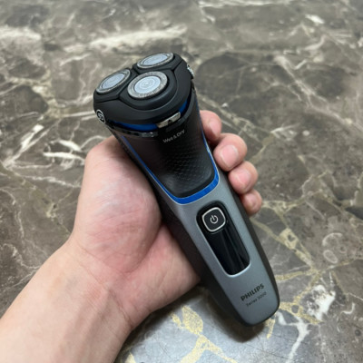Máy cạo râu khô và ướt cao cấp thương hiệu Philips S3206/09 Series 3000 tích hợp cạo mai - Hàng Nhập Khẩu