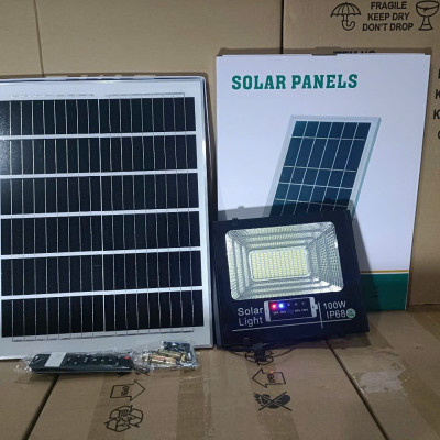 Đèn Pha Năng Lượng Mặt Trời Mẫu Mới 200w IP67