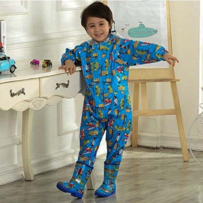 Bộ áo mưa cho  bé trai  và  bé gái từ  9 -  10 tuổi - Áo mưa vải dù nhẹ  , gọn chống thấm  , kèm túi đựng xinh xắn ,giao màu ngẫu nhiên