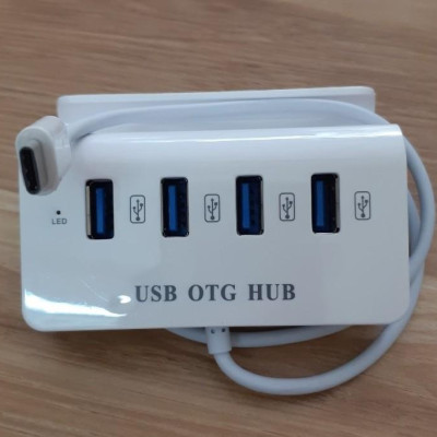 Hub USB Type-C ra 4 cổng USB kiêm giá đỡ cho Điện thoại
