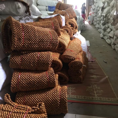 Đệm Lót Ghế Văn Phòng , Ghế Làm Việc Hạt Gỗ Pơ Mu ( hình thật )