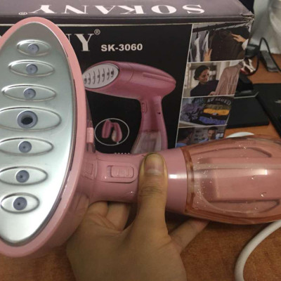 Bàn Ủi Hơi Nước Đứng Cầm Tay Gấp Gọn Du Lịch SKN-1360 - Ra Hơi Liên Tục - Hàng Chính Hãng