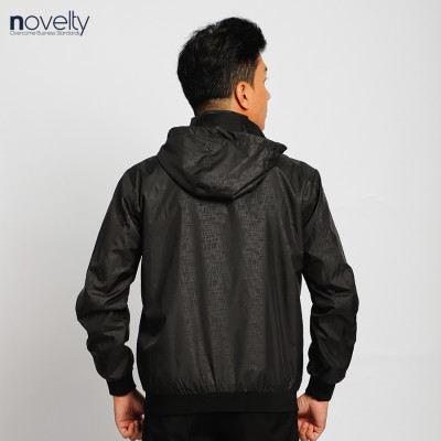 Áo jacket nam in chìm nón rời Novelty đen 2203162