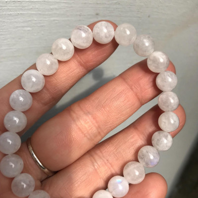 VÒNG TAY ĐÁ ÁNH TRĂNG TRẮNG SIZE 8MM NỮ KIM MỆNH THỦY MỆNH