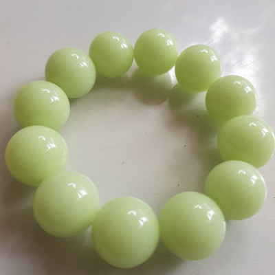 Vòng Nam Dạ Quang tự nhiên mới size to quá đẹp 18mm Các Anh đeo tay lên đẹp sang lắm nhe sẽ ánh lên khi có đèn chiếu vào ạ