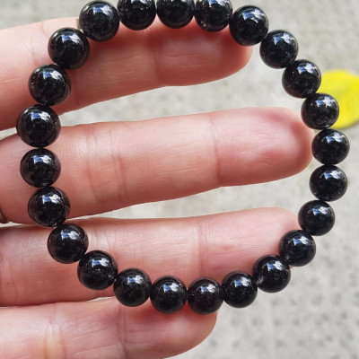 Vòng tay nữ thạch anh tóc đen dầy kín tự nhiên size hạt 8mm màu đen đậm bóng đẹp hợp mệnh thủy mệnh Mộc đeo đẹp may mắn hợp mệnh tuổi tốt sức khỏe công việc ạ