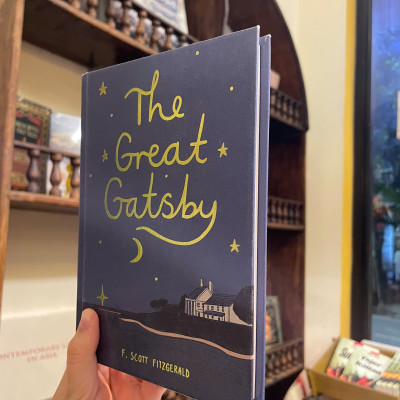 Sách - The Great Gatsby by F. Scott Fitzgerald - Classics/Fiction book in English - Bìa Cứng