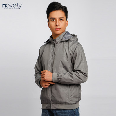 Áo jacket nam in chìm nón rời Novelty xám nhạt 2203192