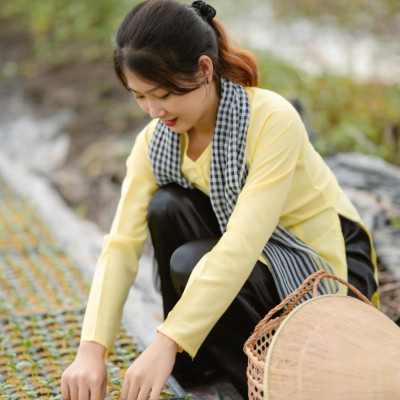 Bộ bà ba lụa vàng quần phi đen - Có bộ bà ba Bigsize- may sỉ bà ba toàn quốc - May bộ bà ba theo yêu cầu