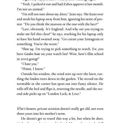 Sách ngoại văn: Red, White And Royal Blue