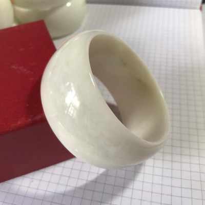 Vòng tay đá trắng tự nhiên cho nam mệnh Thủy và Kim cao từ 2.3 đến 2.5 cm đủ size