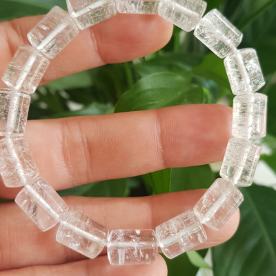 Vòng tay đá thạch anh trắng trong khúc mới đẹp size hạt 8mm x dài 11mm Chất liệu đá thạch anh trắng tự nhiên Rất hợp nữ mệnh kim mệnh Thủy các anh nam thích đeo vòng tay hạt size nhỏ thì đây ạ