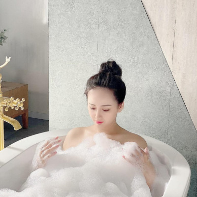 Sữa Tắm Dưỡng Trắng Mịn Da Kosé Softymo Hyaluronic Acid Body Soap (600 mL)