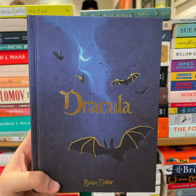 Sách - Dracula by Bram Stoker - Classics/Horror/Fiction book in English - Sách Ngoại Văn nhập khẩu