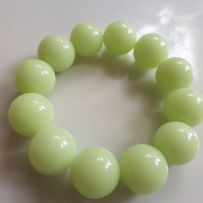 Vòng Nam Dạ Quang tự nhiên mới size to quá đẹp 18mm Các Anh đeo tay lên đẹp sang lắm nhe sẽ ánh lên khi có đèn chiếu vào ạ