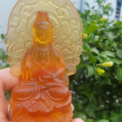 Tượng Phật Quan Âm Đá Lưu Ly Vàng Mới để trong xe hơi hoặc để bàn cao 12cm đk 7cm đế 5cm Mệnh Kim mệnh Thổ mệnh Thủy ạ
