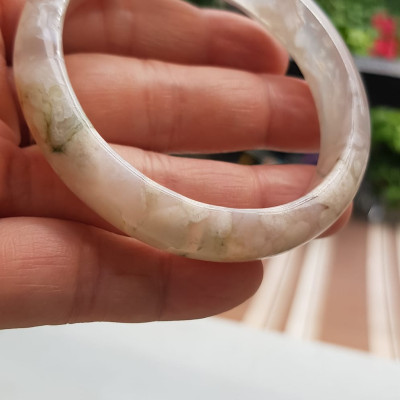Vòng tay Nữ Bản Hẹ Đá Mã Não Bông Hoa tuyết trắng trong bóng 1 bên đều đẹp  Ni 53mm x Cao 11mm x dầy 6,5mm Nữ mệnh Kim mệnh Thủy 50kg - 54kg đeo xinh đẹp tay ạ