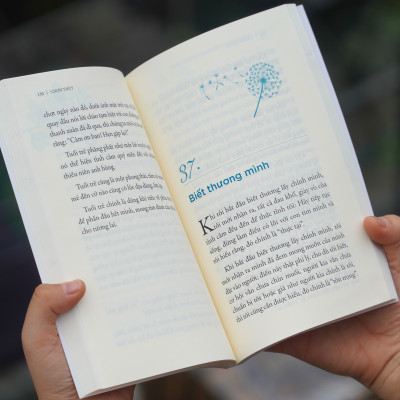 Sách - Tình thương mở lớn con đường