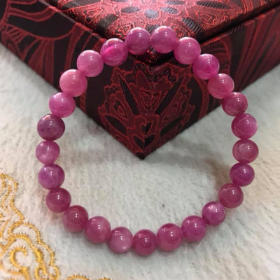 CHIẾC VÒNG NỮ TAY ĐÁ RUBBY HỒNG CÁNH SEN ĐẸP  SIZE VÒNG 7MM HỢP NỮ MỆNH HỎA MỆNH THỔ  100% ĐÁ RUBBY HỒNG TỰ NHIÊN Ạ