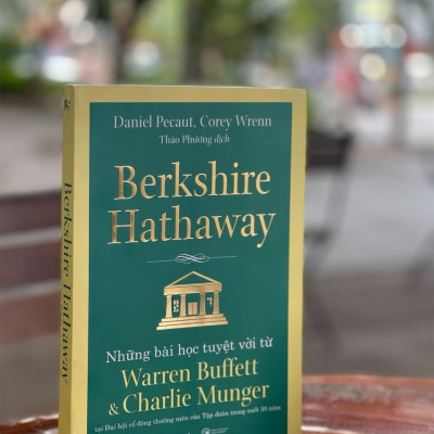 [GIẢI CỨU SÁCH HAY – XẢ KHO CHỐNG Ế] BERKSHIRE HATHAWAY – Những bài học tuyệt vời từ Warren Buffett & Charlie Munger tại Đại hội cổ đông thường niên của Tập đoàn trong suốt 30 năm - Daniel Pecaut, Corey Wrenn – Bestbooks