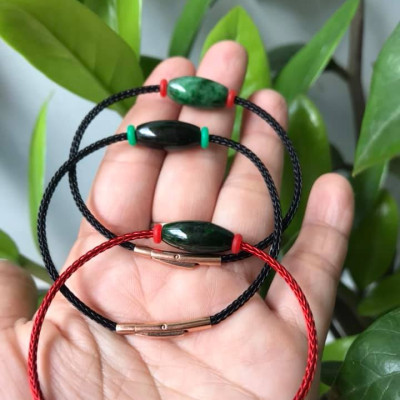 Vòng Tay Đá Cẩm thạch lu xanh dài đậm nhỏ dây đen đỏ kiểu xinh xắn đẹp lắm luôn Chất liệu hạt lu 100% đá cẩm thạch tự nhiên Hợp Nữ mệnh Thủy Mộc Hỏa ạ freesize tất cả nữ đeo được hết ạ