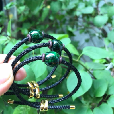 Vòng Tay Đá Cẩm thạch lu TRÒN xanh đậm dây đen kiểu xinh xắn bóng đẹp lắm Chất liệu hạt lu 100% đá cẩm thạch tự nhiên Hợp Nữ mệnh Thủy, Mộc, Hỏa ạ