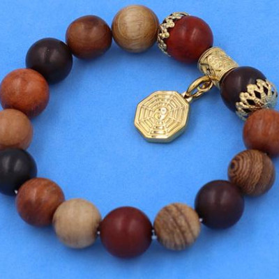 Vòng tay chuỗi hạt Gỗ Đàn Hương 8 màu 12 ly - Vòng tay Bát Quái inox vàng VGDHTMBQHKV12