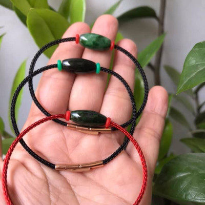 Vòng Tay Đá Cẩm thạch lu xanh dài đậm nhỏ dây đen đỏ kiểu xinh xắn đẹp lắm luôn Chất liệu hạt lu 100% đá cẩm thạch tự nhiên Hợp Nữ mệnh Thủy Mộc Hỏa ạ freesize tất cả nữ đeo được hết ạ