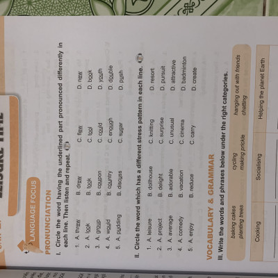 Bài tập phát triển năng lực tiếng anh 8