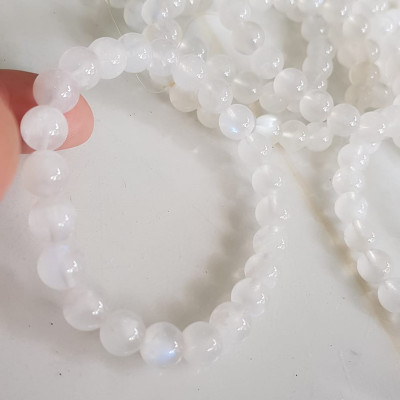 Vòng tay nữ moon trắng ánh xanh tự nhiên size hạt 8mm mới đẹp hợp nữ mệnh kim mệnh thuỷ đeo đẹp may mắn tốt sức khỏe công việc ạ