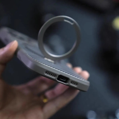 Ốp lưng cho iPhone 15 Pro Max, iPhone 15 Pro hiệu Likgus Fiber hỗ trợ sạc không dây, kèm kệ chống lưng, vân carbon chống trơn trượt, chống sốc cao cấp - Hàng chính hãng