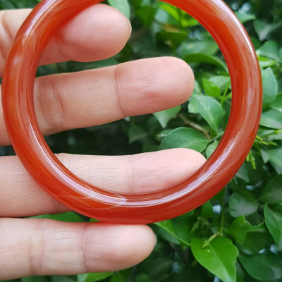 Vòng tay nữ đá mã não đỏ vân đẹp mới Vòng Ni 54mm x cọng 8,5mm Nữ mệnh hỏa mệnh thổ 52kg - 60kg đeo ạ