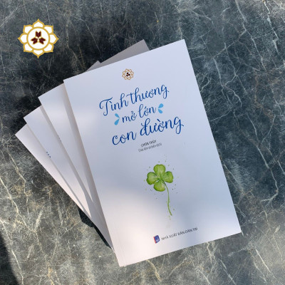 Sách - Tình thương mở lớn con đường