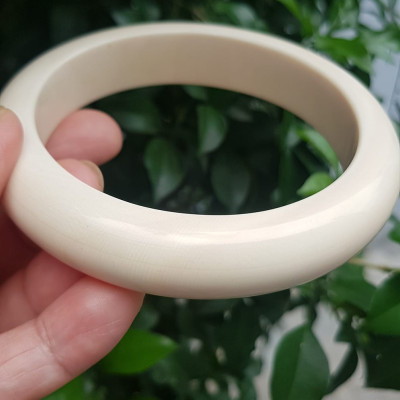 Vòng Tay Nam Bản hẹ Màu Trắng vân đẹp Ni 67mm x cao 16mm x dầy 11mm Nam tay tròn to nặng 78kg - 88kg đeo ạ