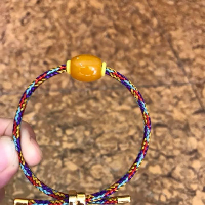 CHIẾC VÒNG TAY NỮ MỆNH KIM THỔ THỦY CHẤT LIỆU ĐÁ MÃ NÃO VÀNG DÂY MÀU ĐẸP FREE SIZE NỮ ĐEO ĐƯỢC HẾT Ạ