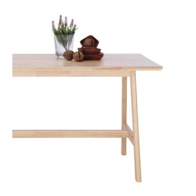 Bàn ăn SPIN kiểu đơn giản với gỗ tự nhiên nguyên khối cao cấp kèm gác chân tiện lợi, cạnh bàn được vát tròn an toàn