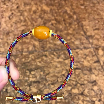 CHIẾC VÒNG TAY NỮ MỆNH KIM THỔ THỦY CHẤT LIỆU ĐÁ MÃ NÃO VÀNG DÂY MÀU ĐẸP FREE SIZE NỮ ĐEO ĐƯỢC HẾT Ạ