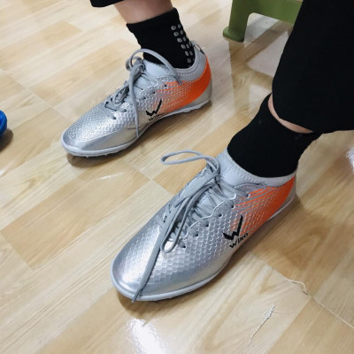 Mẫu giày bóng đá chính hãng cao cấp dành cho ae sân phủi wika Flash