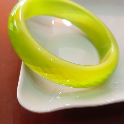 Vòng tay bản hẹ đá mắt mèo giác xanh đợt chuối tươi sáng mới đẹp lạ vòng Ni 55mm x Cao 15mm x dầy 7mm nữ mệnh mộc mệnh hoả 52kg - 56kg  đeo rẻ đẹp