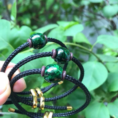 Vòng Tay Đá Cẩm thạch lu TRÒN xanh đậm dây đen kiểu xinh xắn bóng đẹp lắm Chất liệu hạt lu 100% đá cẩm thạch tự nhiên Hợp Nữ mệnh Thủy, Mộc, Hỏa ạ