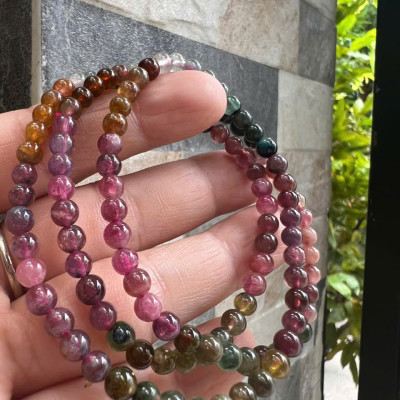 Vòng Chuỗi Nữ Đá tourmaline quấn 3 vòng size hạt 4mm nhiều màu đa sắc Chị Em Nữ đeo tay rất xinh đẹp may mắn tốt cho công việc cuộc sống ạ