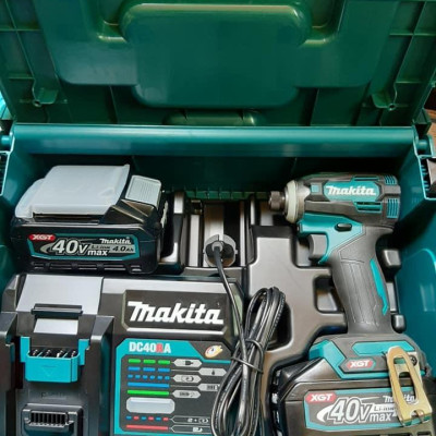 MÁY VẶN VÍT DÙNG PIN BL 40VMAX (220 N.M) MAKITA TD001GM201 (SẠC NHANH – 2 PIN 40V/ 4.0AH) - HÀNG CHÍNH HÃNG