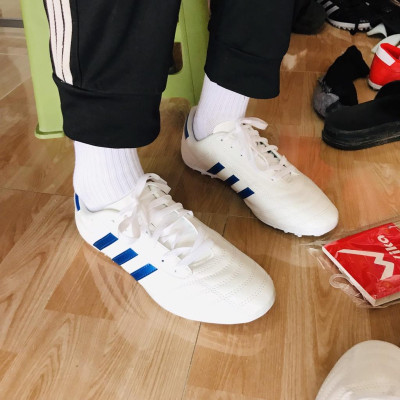 Mẫu giày thể thao đá banh cao cấp  3 Sọc Trắng