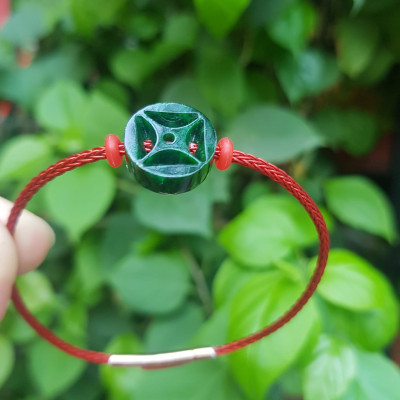 Vòng đeo tay may mắn charm Đồng Tiền Xanh Tài Lộc  Chất liệu đá cẩm thạch xanh đậm tự nhiên  Vòng charm đồng tiền dây Đỏ may mắn nữ đeo xinh đẹp may mắn ạ