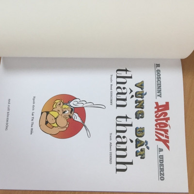 ASTÉRIX - VÙNG ĐẤT THẦN THÁNH